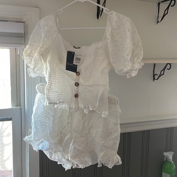 Love By Chesley! Matching top and bottom. - Picture 3 of 3